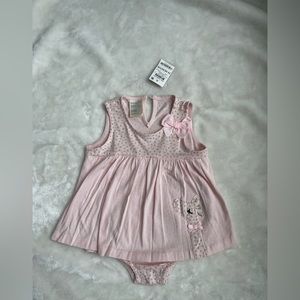 FIRST IMPRESSIONS Pink Baby Girls Giraffe Bodysuit. Size 24 Months. Runs small.